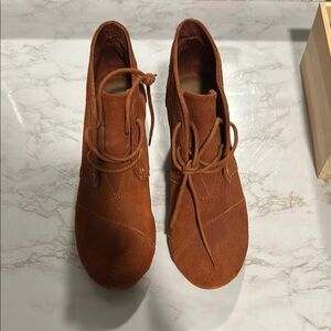 Toms Chestnut Suede Wedge Boots